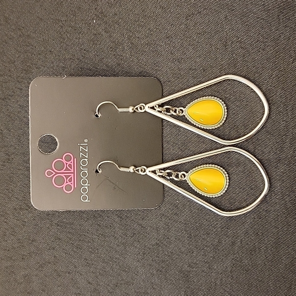 Ethereal Elegance - Picture 2 of 2